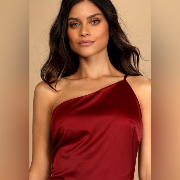 🌟2X HP🌟 NWT Sweet And Stylish Burgundy Satin One-Shoulder Midi Dress - Picture 3 of 7
